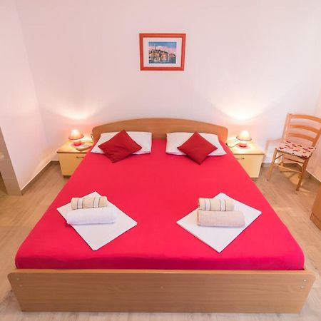 Katarina Apartments Rab Town Bagian luar foto