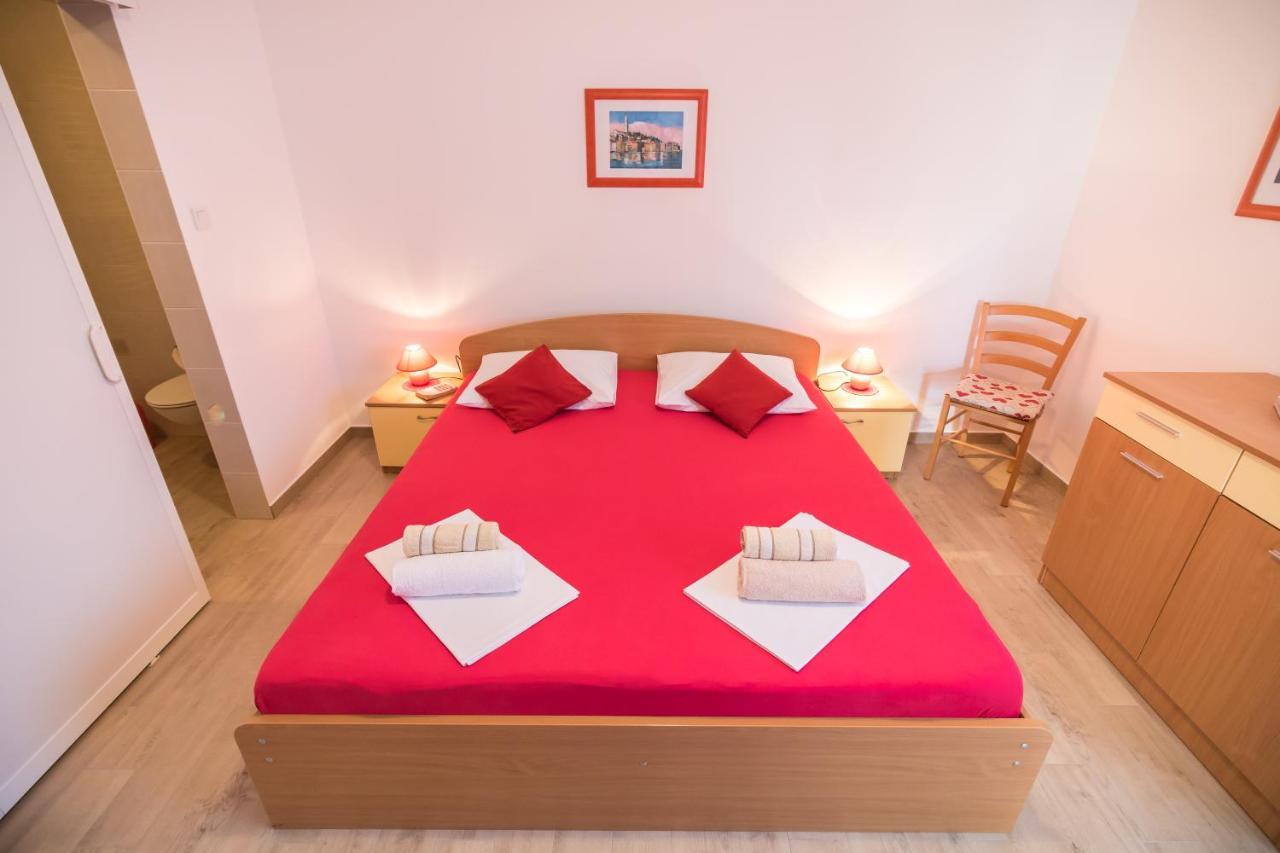 Katarina Apartments Rab Town Bagian luar foto