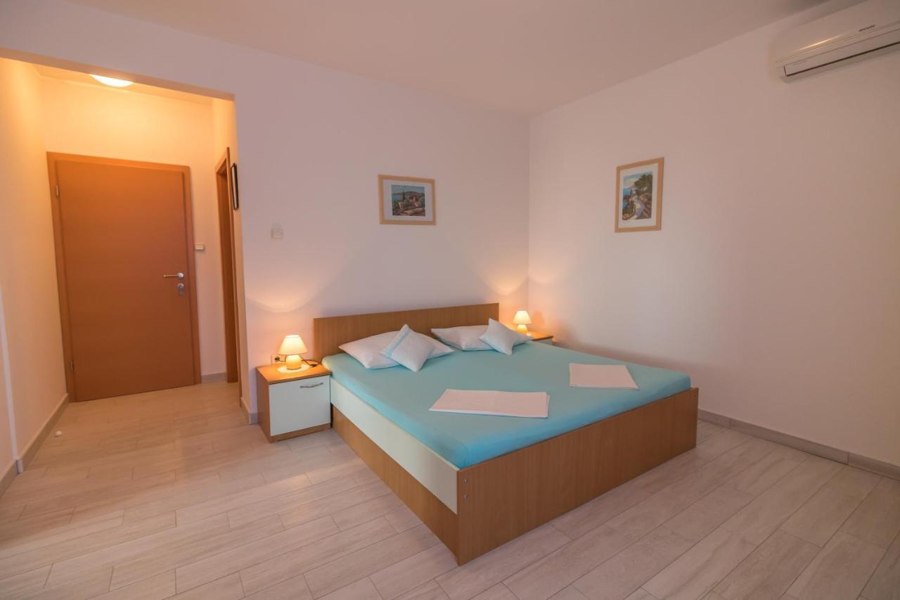 Katarina Apartments Rab Town Bagian luar foto