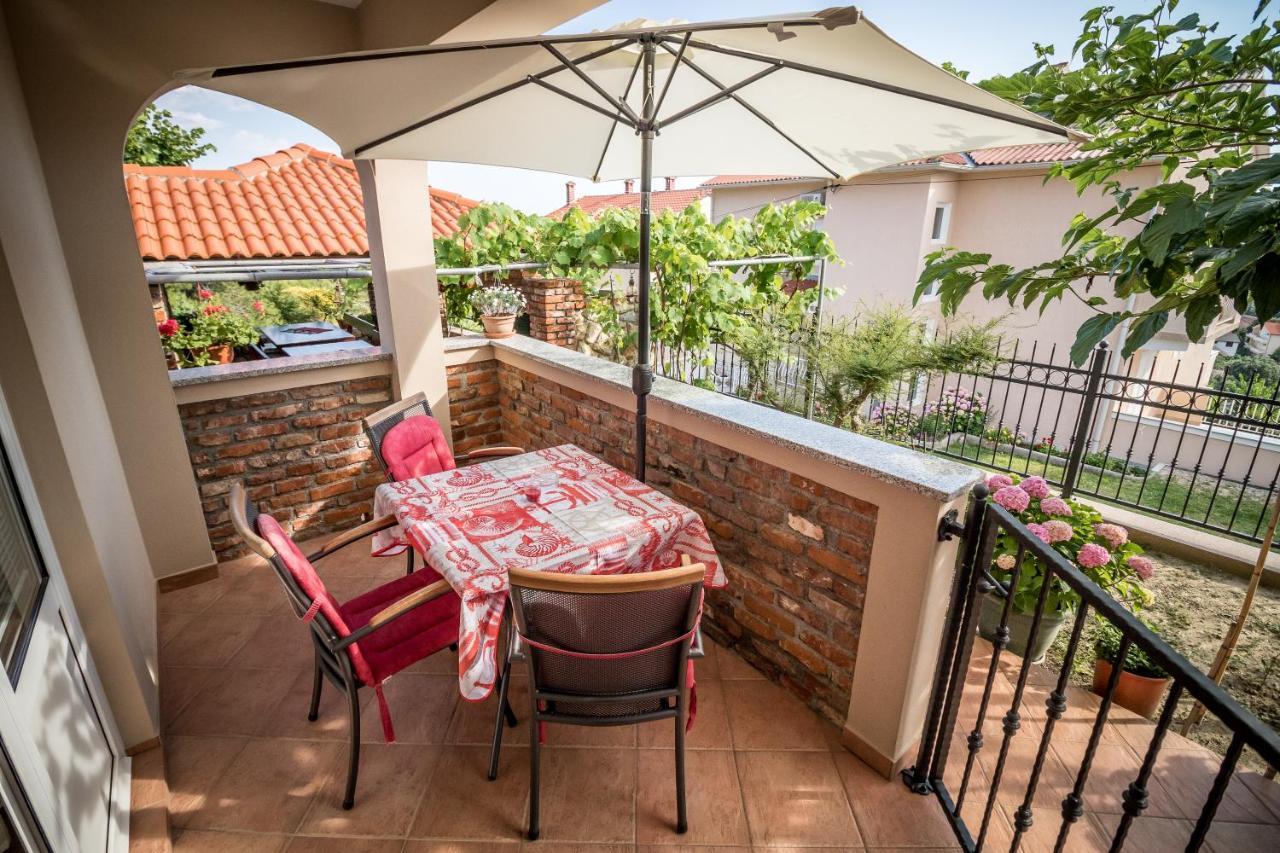 Katarina Apartments Rab Town Bagian luar foto