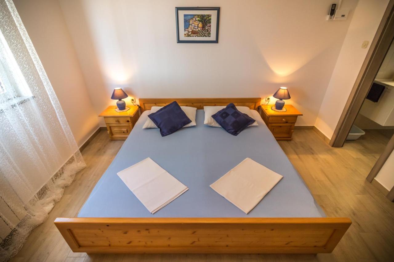 Katarina Apartments Rab Town Bagian luar foto